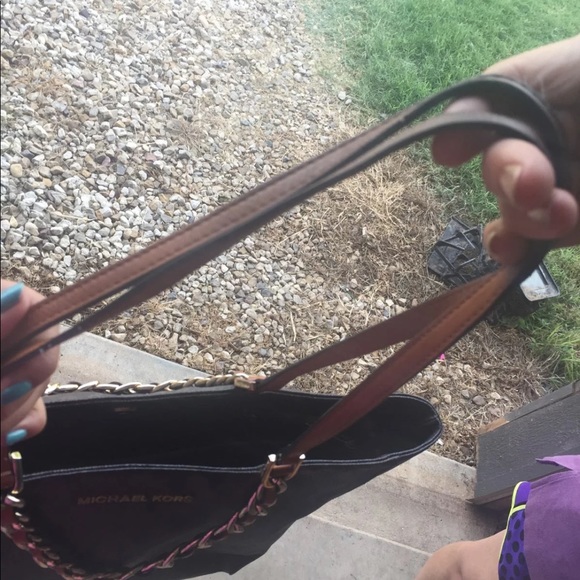 Michael Kors Purse. - Picture 2 of 6